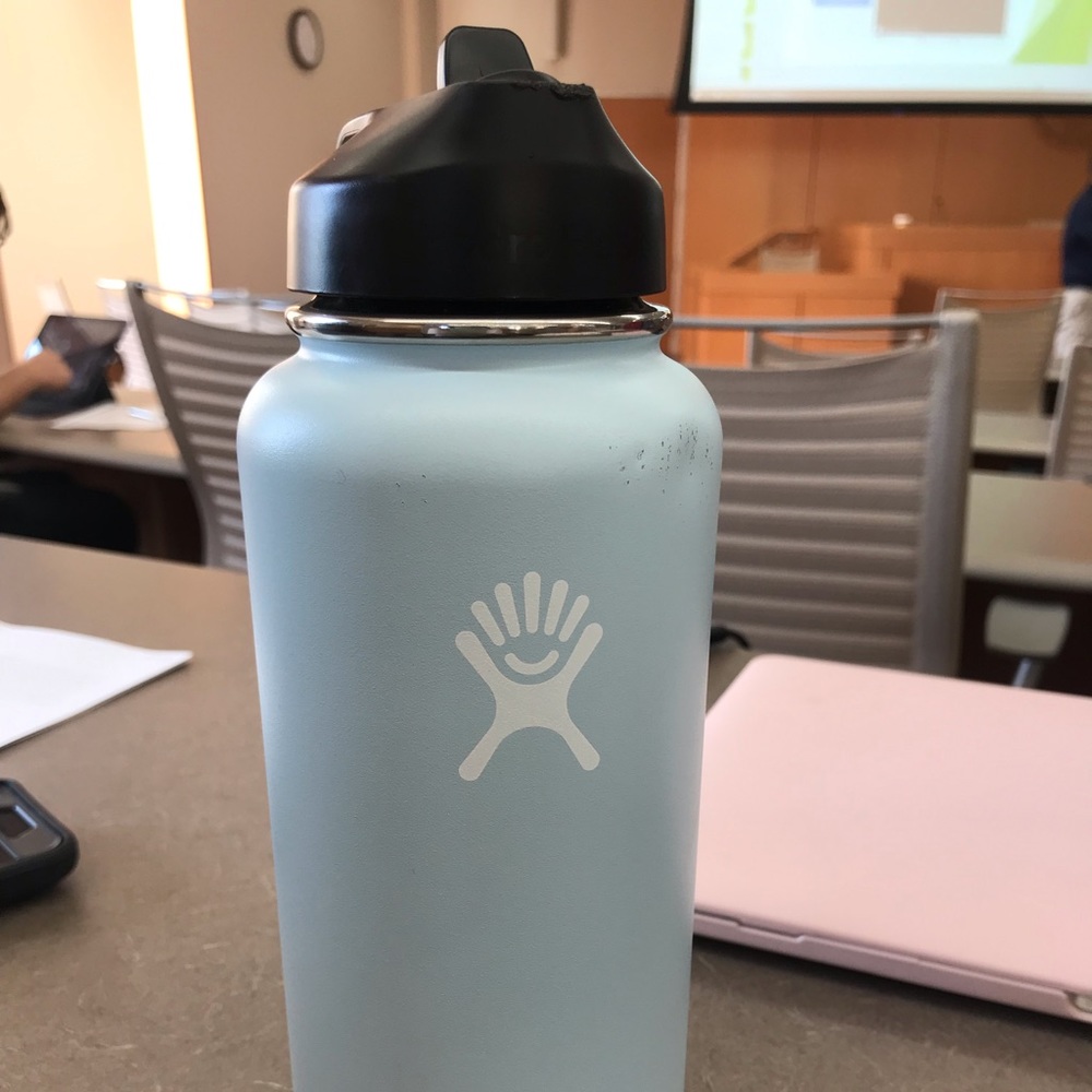 Light blue hydroflask 32 oz.